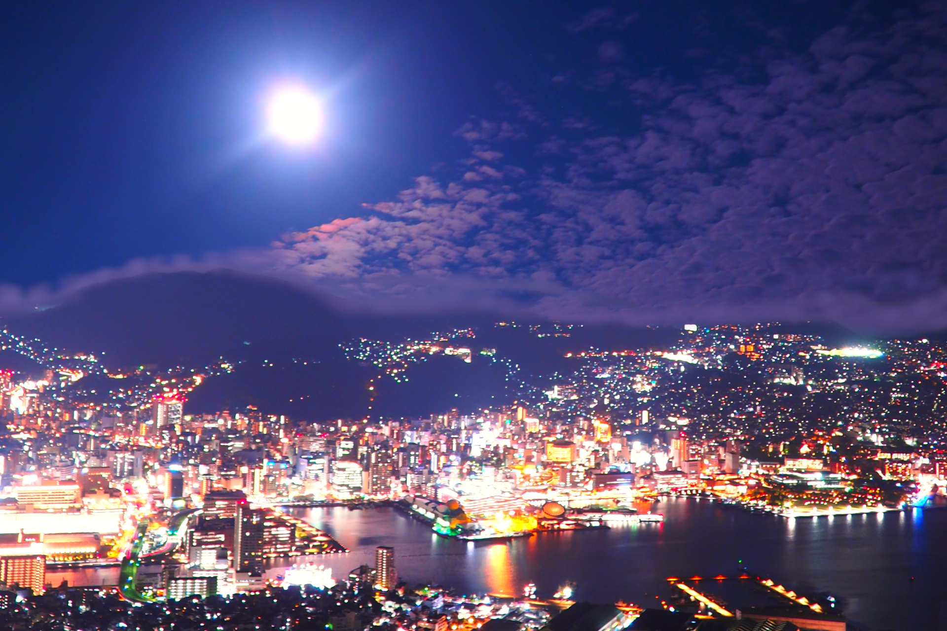 これからもずっと、九州の街を照らす。